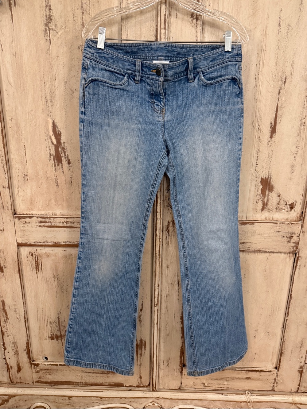 Loft Flare leg jeans with Back patch pockets with curved overlay detail. Sz 6.